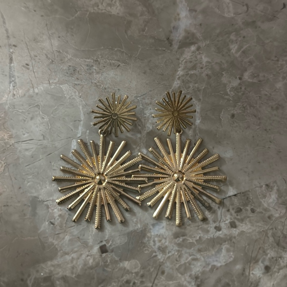 Beautiful gold drop earrings